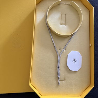 Collier Swarovski avec boîte