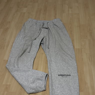 Essentials Trainerhosen Grau