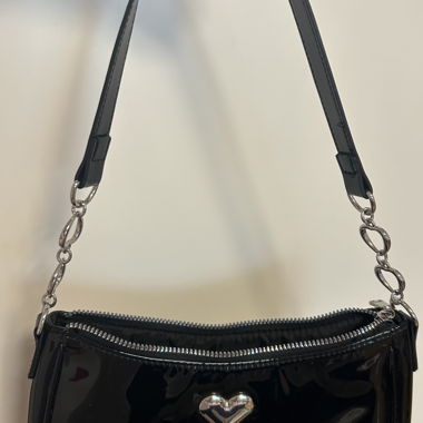 Schwarze Lack-Handtasche