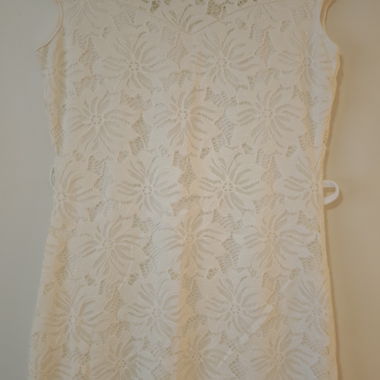 Weisses Mini-Spitzenkleid