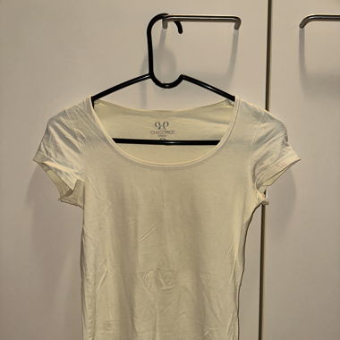 T-Shirt hellgelb figurbetont