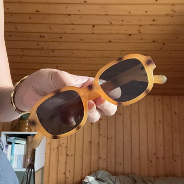 Occhiali da sole effetto corno