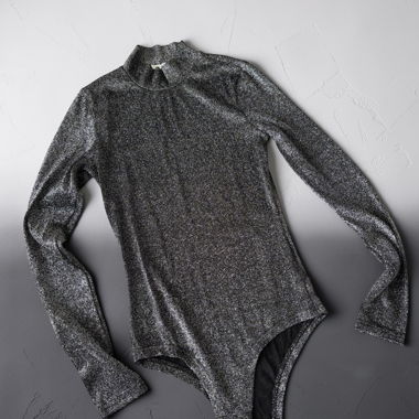Body argentato con paillettes a maniche lunghe