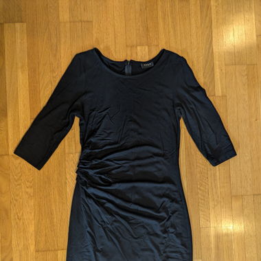 Schwarzes klassisch elegantes Kleid 