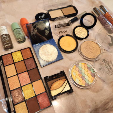 *Make-up Set* mit teilweise neuen Produkten