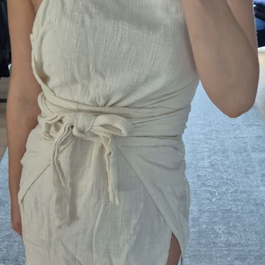 Weisses Wickelkleid