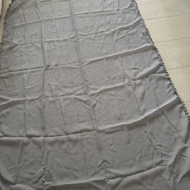Set mit 3 grauen Voile-Vorhängen mit Ösen