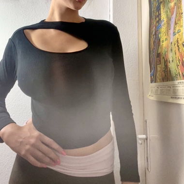 Top nero PIGALLE con cut-out