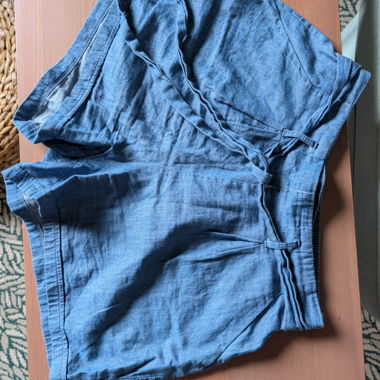 Short en tissu bleu
