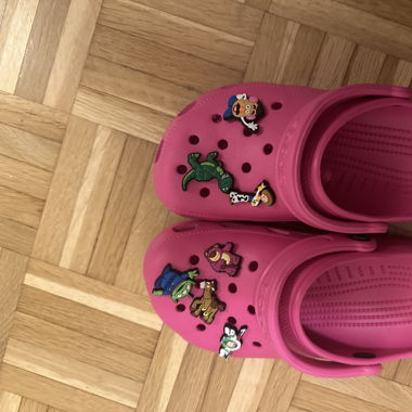 Crocs rose