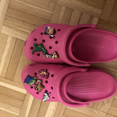 Crocs rose