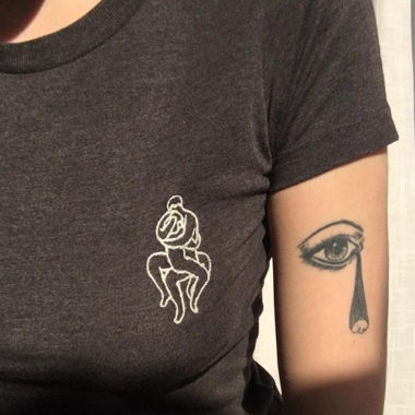 Besticktes T-Shirt