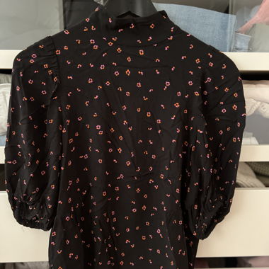 Bimba Y Lola  Schwarze Bluse mit Blumenmuster