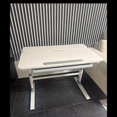 Adjustable Children's Desk 