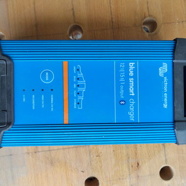 Victron Energy Blue Smart IP22 Chargeur 12V 15A