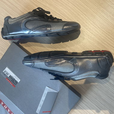 Sneakers Prada gris métallisé neuves taille 42