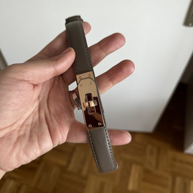 Ceinture grise avec fermoir doré