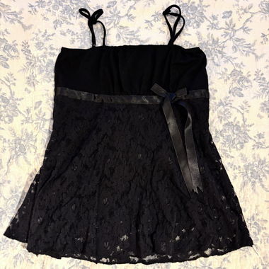Top babydoll en dentelle noire vintage avec noeud 