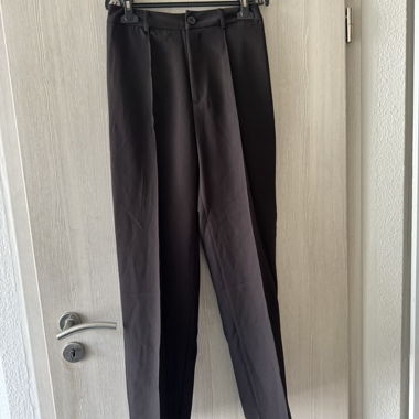 Pantaloni neri con pince
