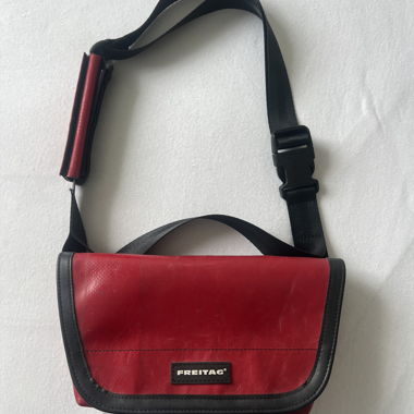Sac bandoulière Freitag bordeaux foncé