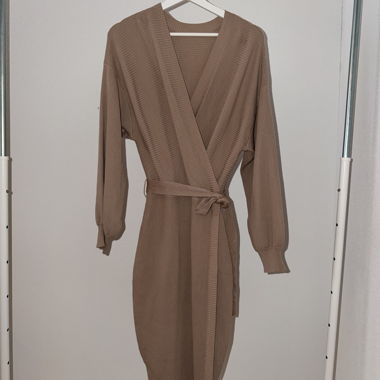 Robe cache-cœur beige