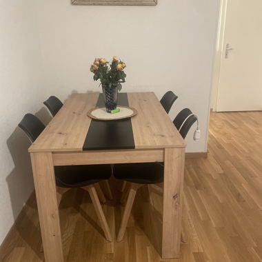 Schöner Tisch praktisch neu zu verkaufen