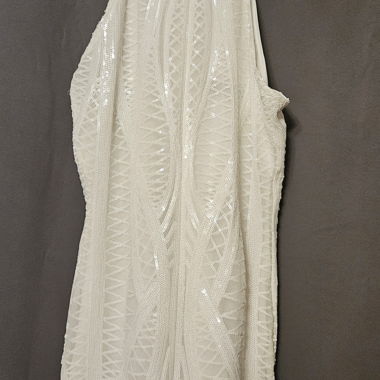 Robe blanche à sequins