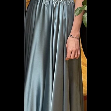 Robe de soirée soyeuse avec dentelle