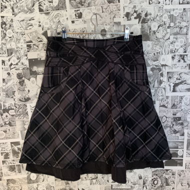 Schoolgirl like layered skirt with front pockets 