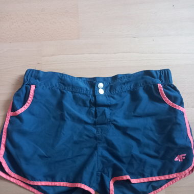 Blau, Pinke kurze Hose S