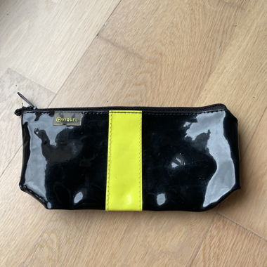 Astuccio Viquel nero e giallo