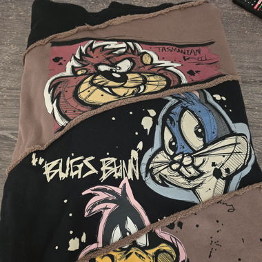 Pull avec dessins animés 