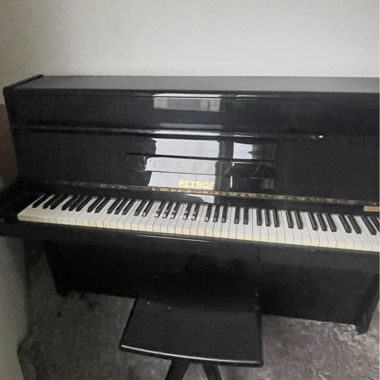 Pianoforte verticale PETROF nero con sgabello