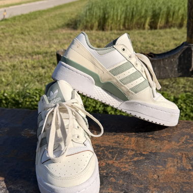 Adidas Sneakers