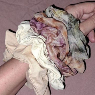 5 scrunchies teintés aux plantes