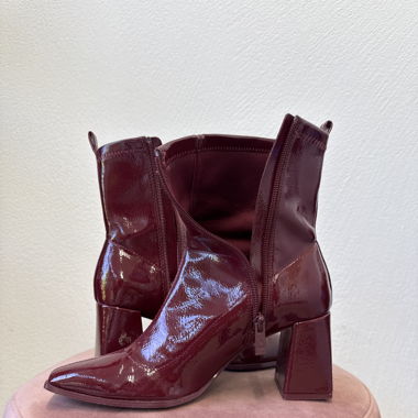 Rote Lack Schuhe 