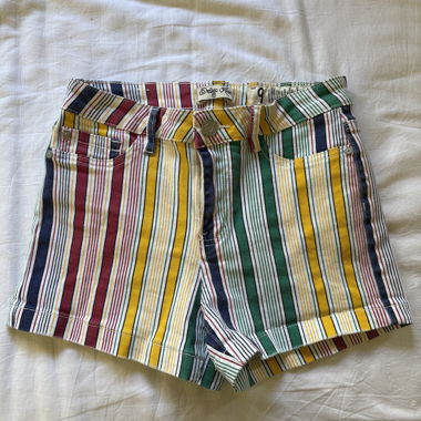 Bunt gestreifte Shorts