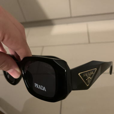 Lunettes de soleil Prada noires