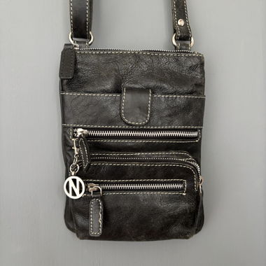 Sac bandoulière en cuir noir