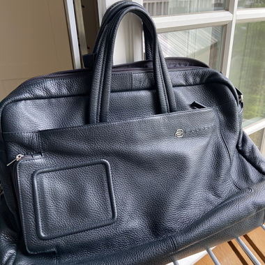 Laptoptasche aus dunkelblauem Leder