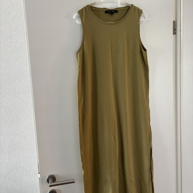 AMISU Sleeveless Dress in Khaki