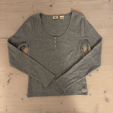 Levi's Grey Long-Sleeve T-Shirt