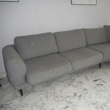 Graues Stoffsofa, 3.30