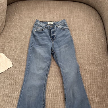 Blaue flared jeans