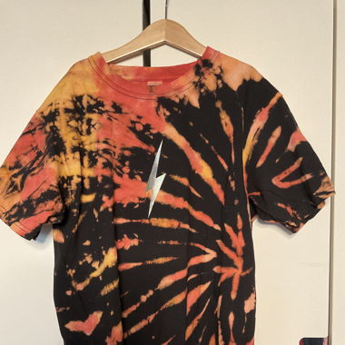 T-shirt tye and dye avec éclair 