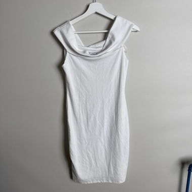 Robe à col bénitier blanche