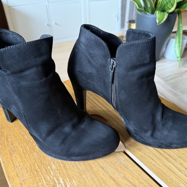 Stiefeletten Tamaris gr. 41 samt schwarz