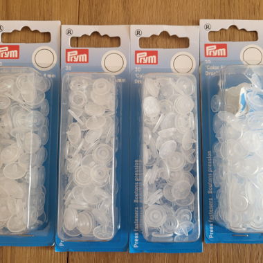 4 Scatole di Bottoni a Pressione.