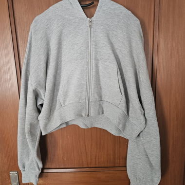 Graue Cropped Hoodie-Jacke