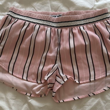 Sommer-Shorts und Top